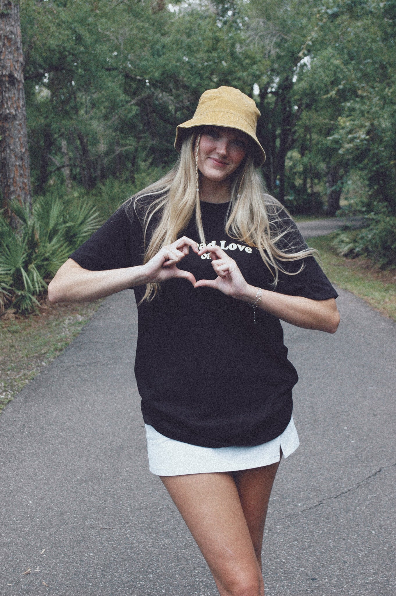ONE HARBOR Spread Love Tee